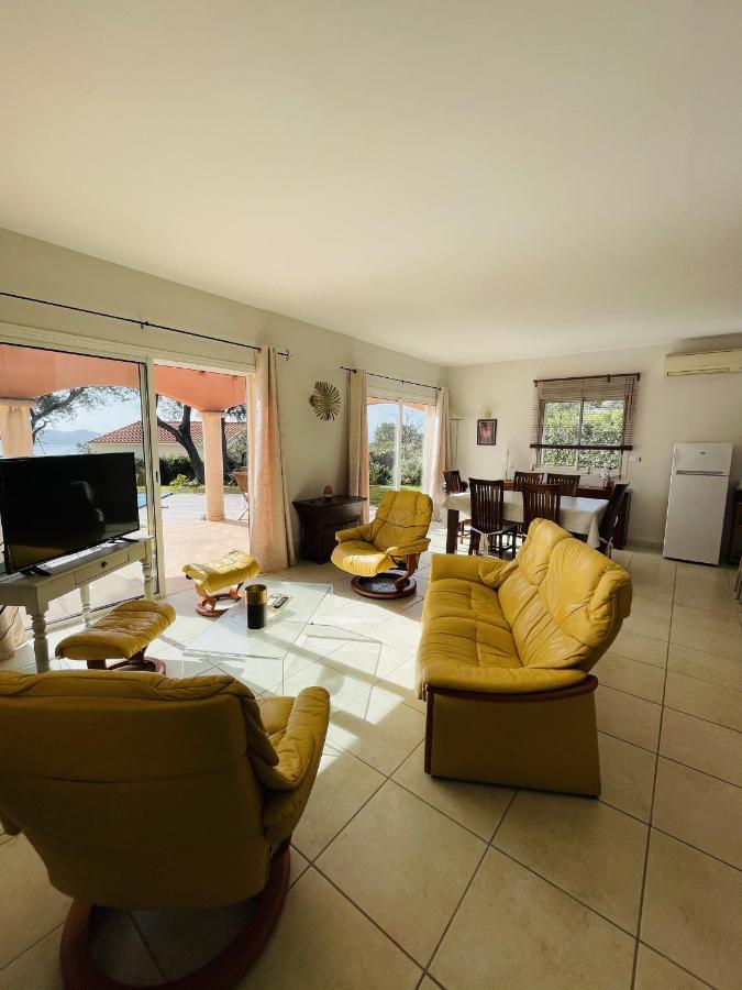 Superbe villa avec piscine vue mer, proche plage Pietrosella Extérieur photo