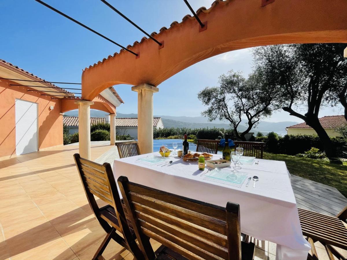Superbe villa avec piscine vue mer, proche plage Pietrosella Extérieur photo